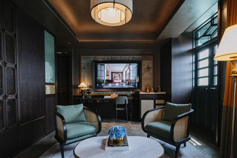 映画のワンシーンを切り取ったような「新中央酒店」のグランド・デラックス・ルーム。