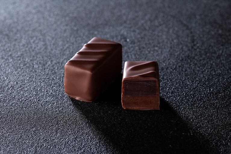 「ホワイトカカオ セレクション」から「カシス」。