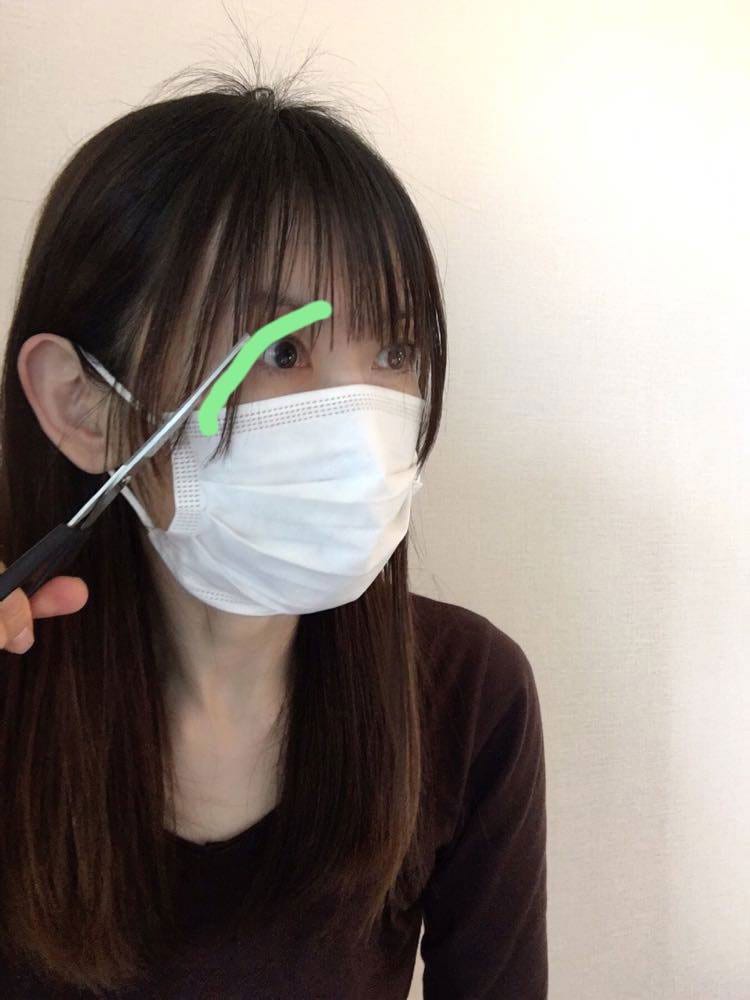 ラウンド型にカットする。