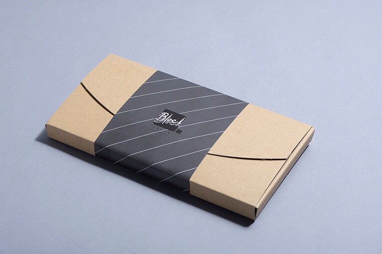 ［BLOCK BLOCK TOKYO］ケーキのパッケージとは思えないほどスタイリッシュ。