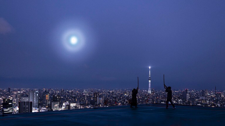 暗闇で剣術の稽古をすることで感覚を研ぎ澄ませたという、かつての武士の鍛錬法から着想を得た「天空月光稽古」。