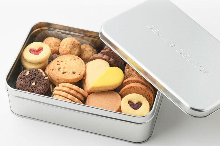 DEAN & DELUCA アメリカンクッキー缶 2,800円(45枚入り)。