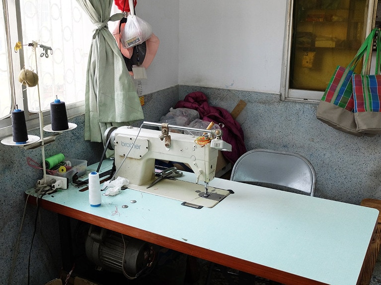 使い込まれたミシン。