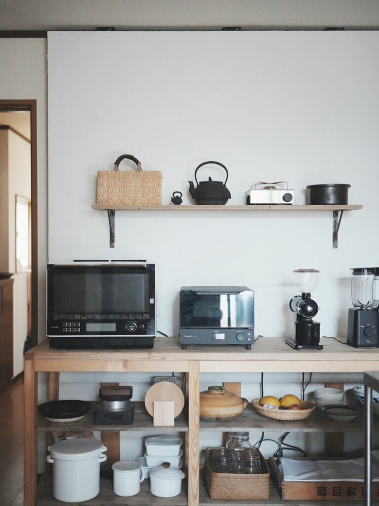 キッチンの棚もシンクの高さに合わせて手作り。