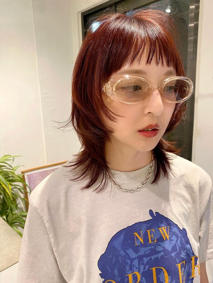 カジュアルモードなミディアムウルフ。