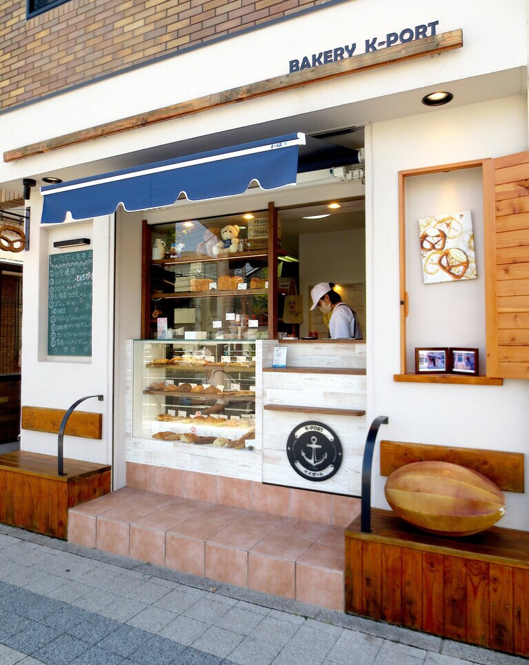 外観。山陽電車の西代駅と板宿駅の中間にあります。