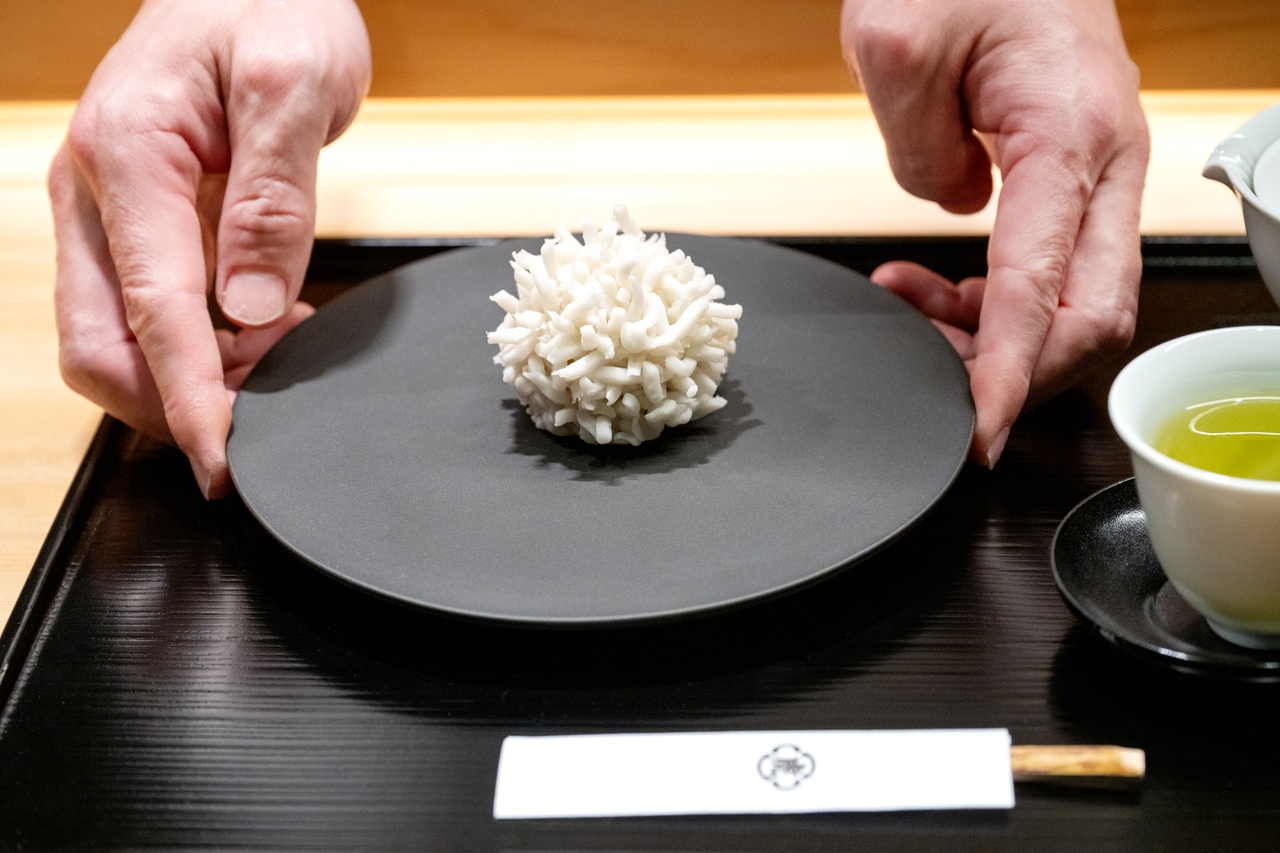 カウンター席では目の前で完成。