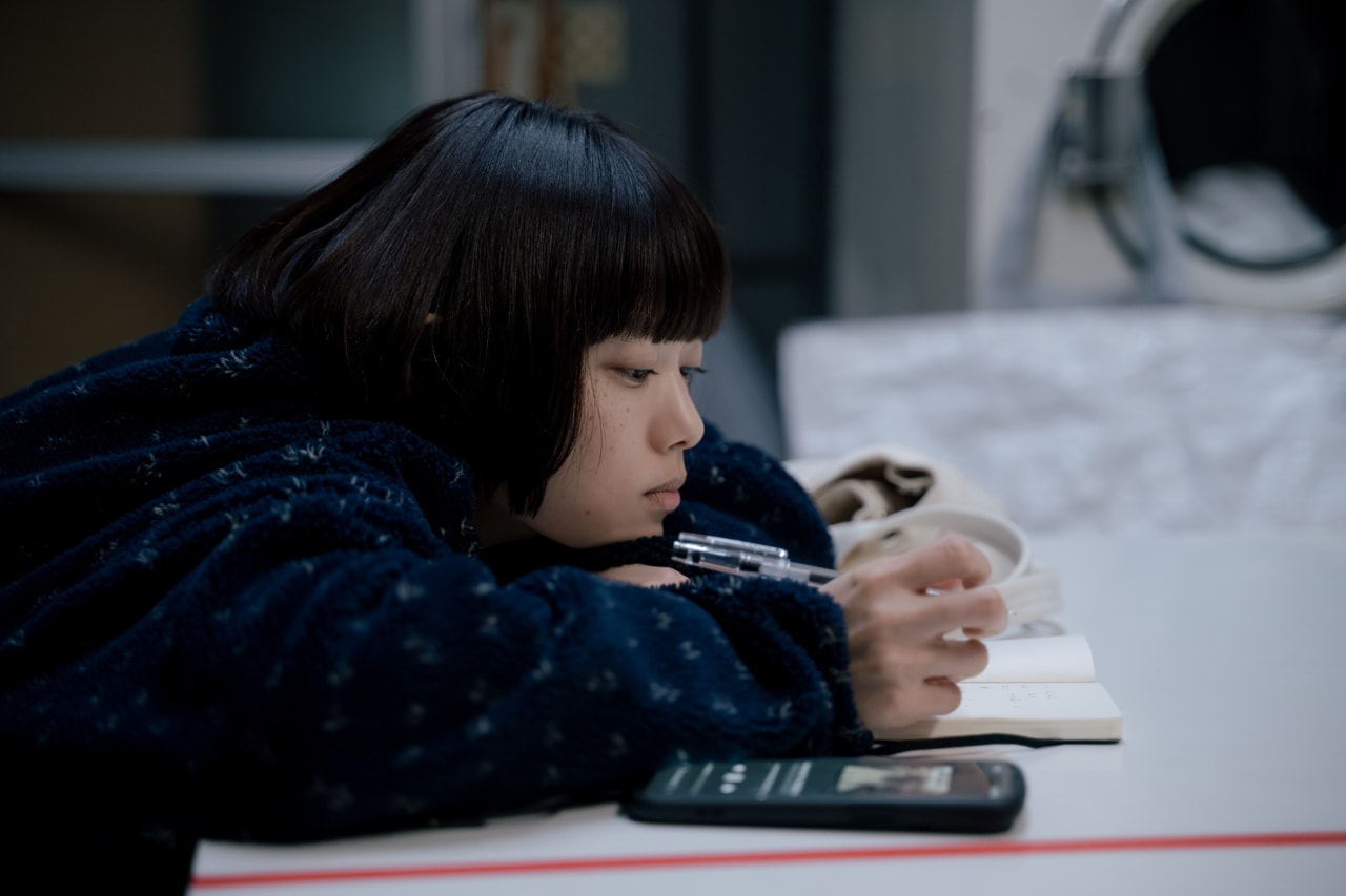 杉咲花さんが演じる、小説家の土田文菜。©日本テレビ