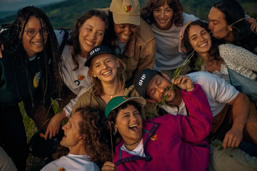 オン×スカイ ハイ ファーム グッズのコラボコレクション第1弾、ビジュアルより。