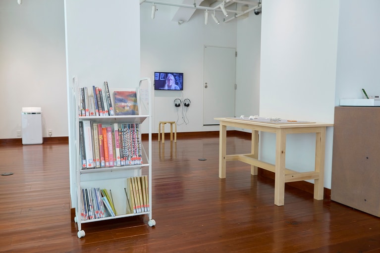 交流スペース。現在は展覧会に関する資料スペースとして公開中。撮影：柿島達郎