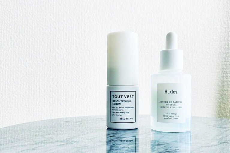 ブライトニングセラム 30ml 3,164円／トゥヴェール、エッセンス；ブライトリーエバーアフター 30ml 4,300円／ハクスリー