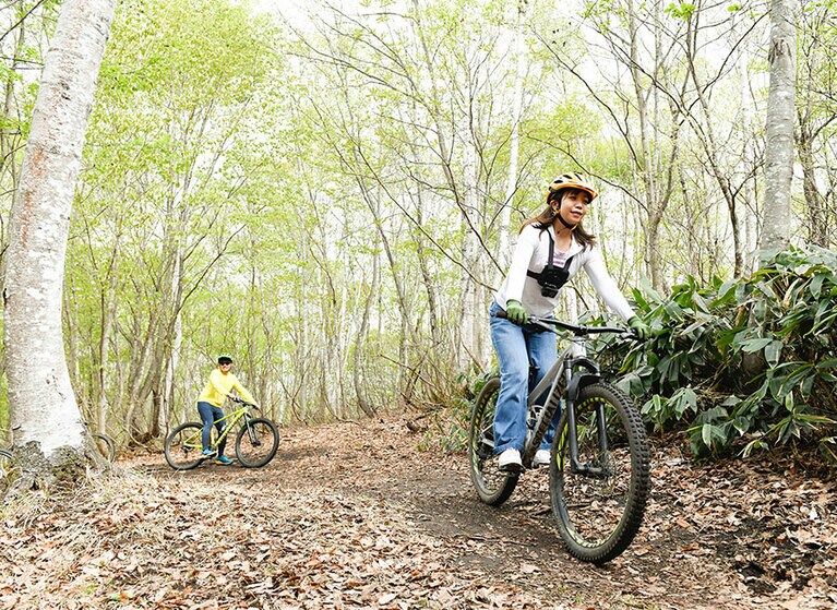 「Chesty」を使って胸元にGoProを設置して、マウンテンバイクからの眺めを撮影します。