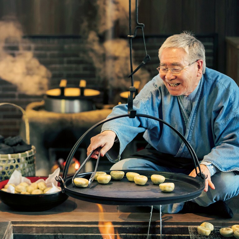 【星野リゾート 界 アルプス】笑顔穏やかな囲炉裏の主人、矢口さん。