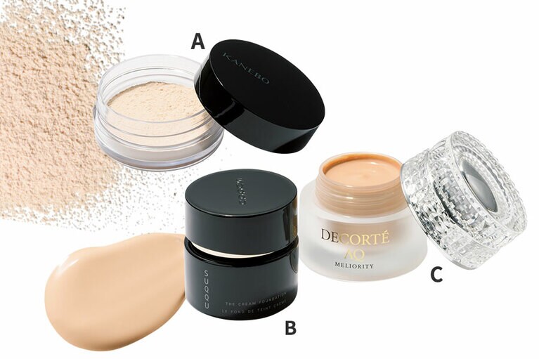 A：カネボウ スムースフェザリー パウダー 18g 5,200円(セット価格)／カネボウインターナショナルDiv. B：ザ クリーム ファンデーション SPF20～30・PA++～+++(色によって異なる) 全12色 30g 10,000円／SUQQU C：AQ ミリオリティ リペア トリートメント セラム ファンデーション SPF25・PA++ 全7色 30g 25,000円(2020/10/16発売)／コスメデコルテ