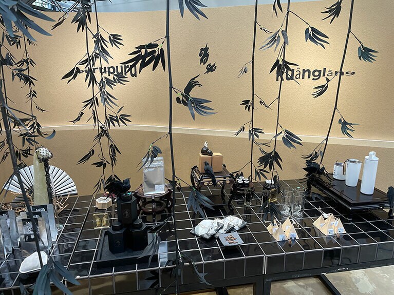 カップやグラスなど、バリエーション豊富なラインナップ。