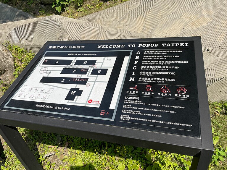 南港駅の目の前にあるので、アクセスが便利。