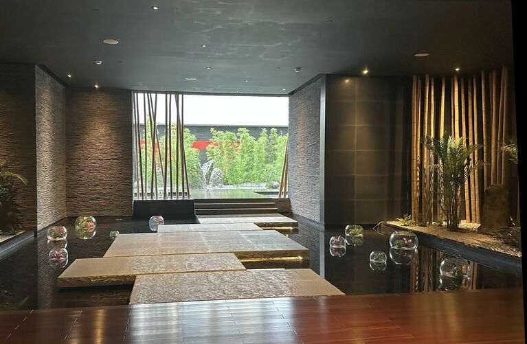 総面積3,500㎡超という広大なスパエリアは静かな竹林のよう。（写真／Lina Shigemitsu）