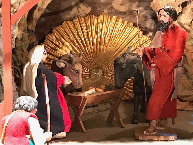 シュタイヤーで見られるパペット劇場は、キリスト誕生だけでなく、中世の街の営みが再現されたみごとなもの。