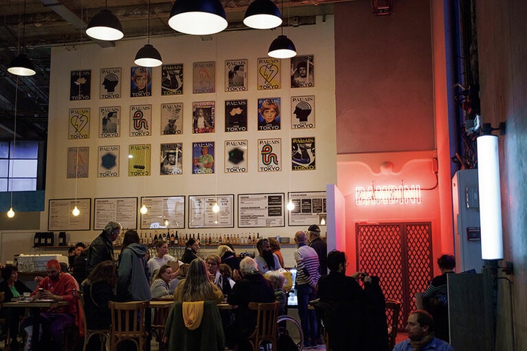 エントランスゾーンにある「バンビーニ」のカフェコーナー。