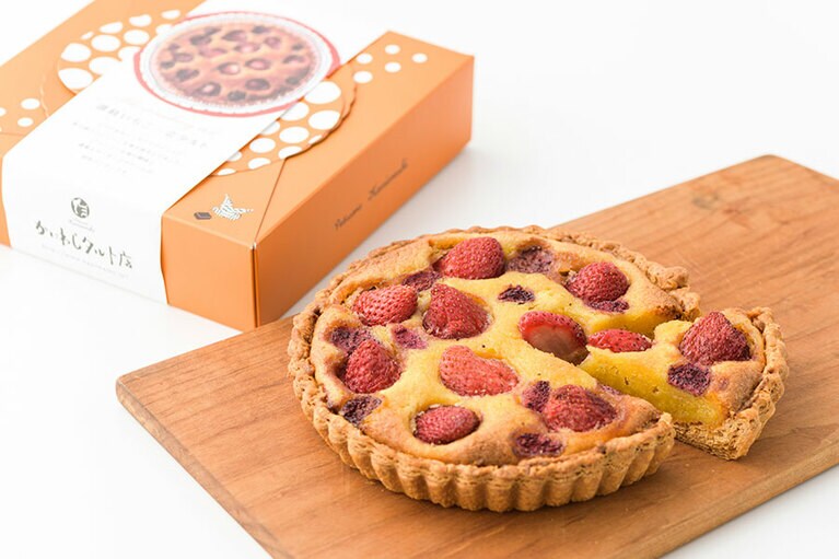 【香川県】かにわしタルト店「讃岐いちご一会タルト」2,700円(1ホール直径15cm)。