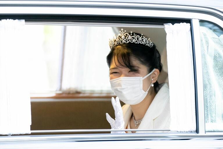 12月5日、上皇ご夫妻にあいさつをされた愛子さま　©JMPA