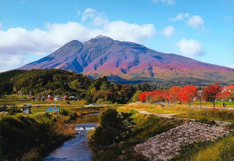 岩木山の紅葉。提供：岩木山観光協会