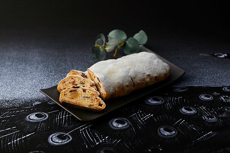 ホテル雅叙園東京「シュトーレン」（320g／3,500円）。