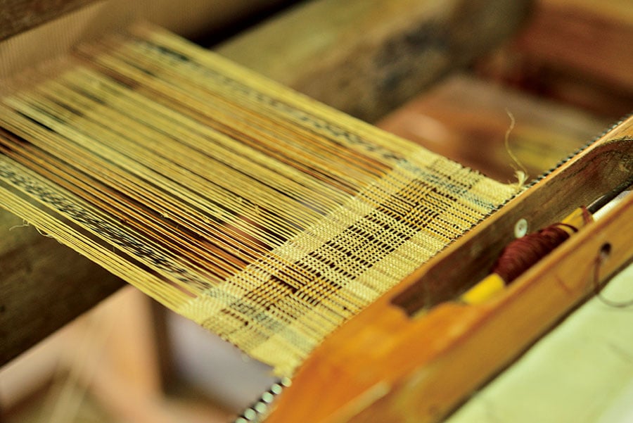 【大宜味村】大自然の恵みから作られる、比類ない伝統工芸「芭蕉布」。