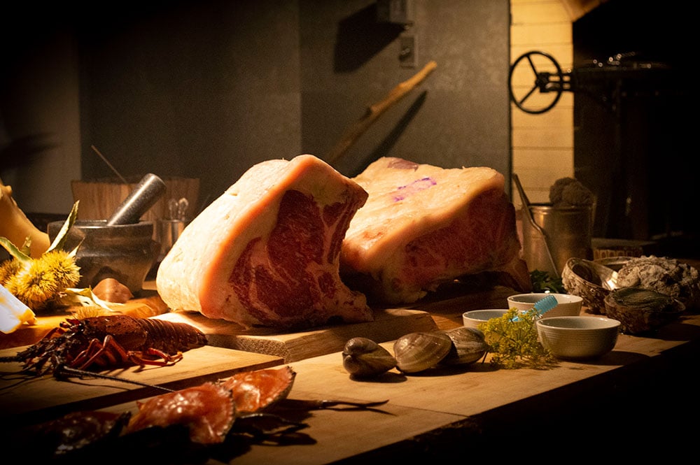 パリで1ツ星レストランを率いる手島竜司シェフが熟成肉の魅力を伝える「HINOMORI」。