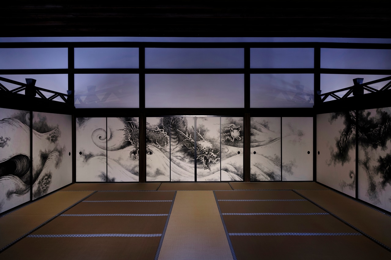 第4の龍（右）、第5の龍（左）、第6の龍（中央）が佇む方丈の中心部。