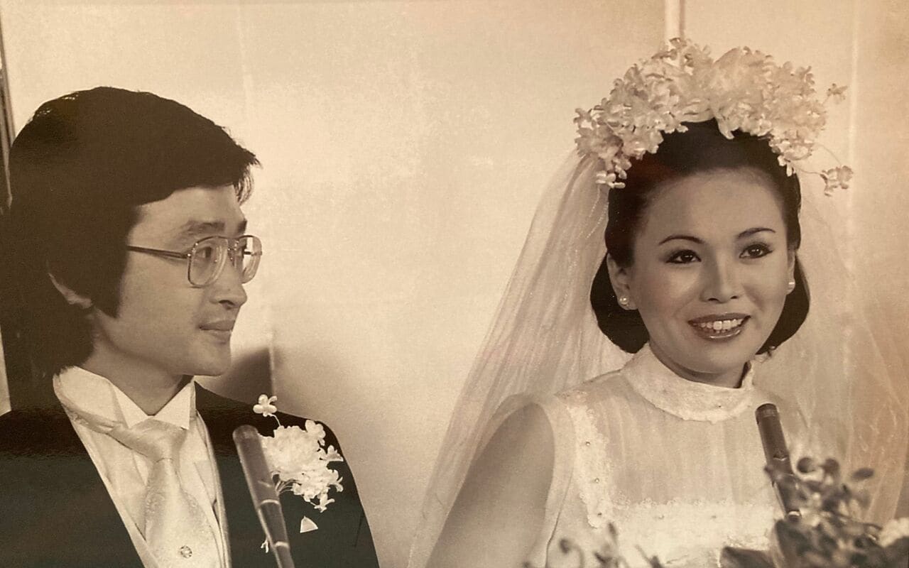 夫・真平さんとの結婚会見にて（本人提供）