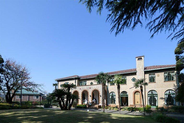 スパニッシュスタイルを基調とした「ベーリック・ホール」［横浜市認定歴史的建造物］。