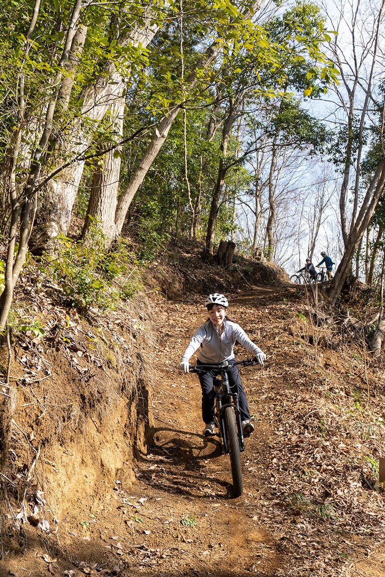 コースには急な坂道もありますが、電動だから負担も少なく、快適に楽しむことができます。