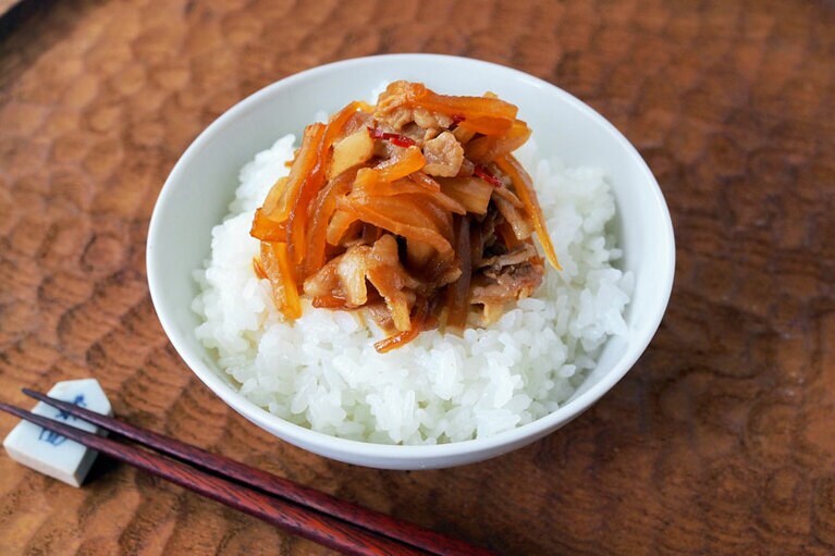 豚バラ大根の甘辛煮のっけごはん。