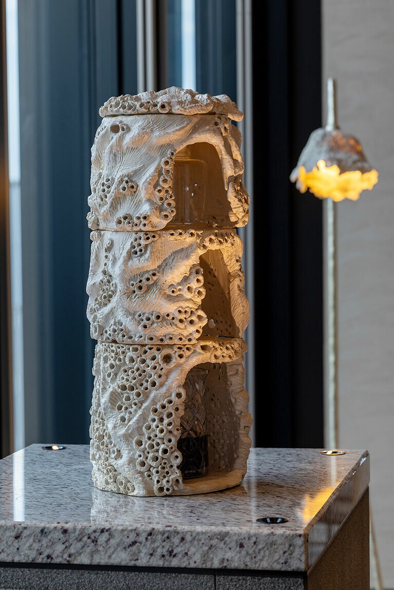 水出しコーヒーを作る器具も美しい造形。