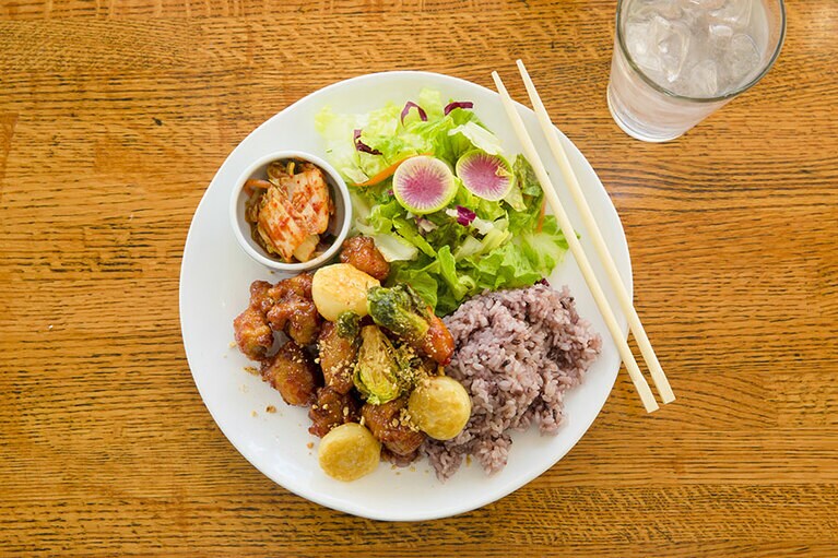 コリアンチキン＆ニョッキ 12.95ドル。