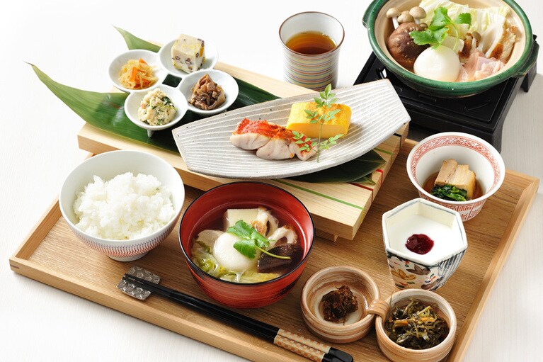 島原地方の郷土料理「具雑煮」をはじめ、色とりどりのメニューが揃う「ご当地朝食」。