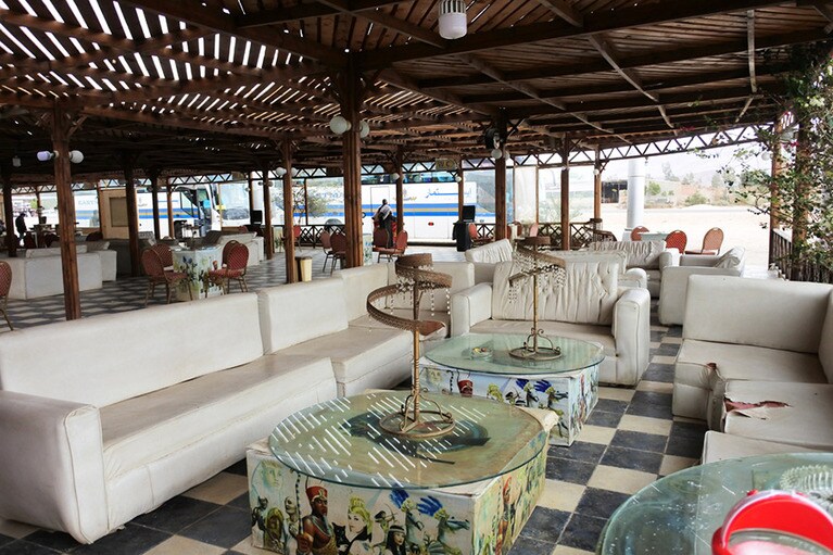 ハルガダ－ルクソール間の陸路移動はこうした休憩所に幾度となく立ち寄る。