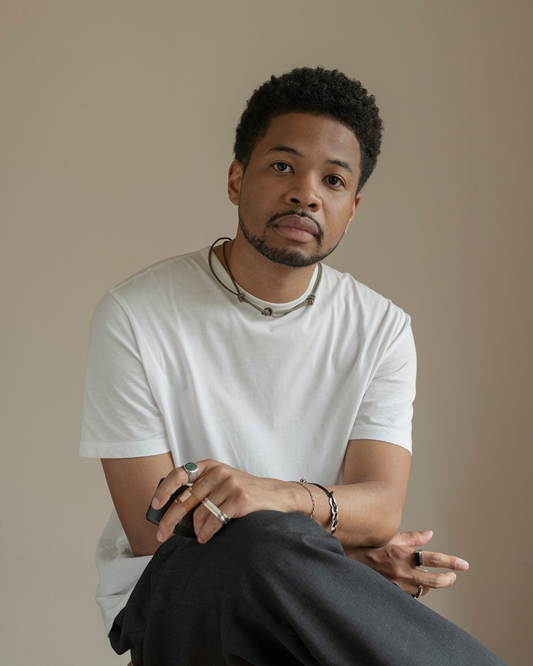 【Daichi Yamamoto】京都⽣まれのMC。⽇本⼈の⽗とジャマイカ⼈の⺟を持つ。2019年1st アルバム『Andless』をリリースし、2023年には⾃⾝のレーベル“Andless”を設⽴。今年5月には、アルバム『Radiant』をリリースし、東京、岡山、大阪、福岡、熊本、北海道、仙台の7都市を巡るワンマンツアーを開催。10/5(土)には、Zepp Shinjukuでの追加公演も決定している。