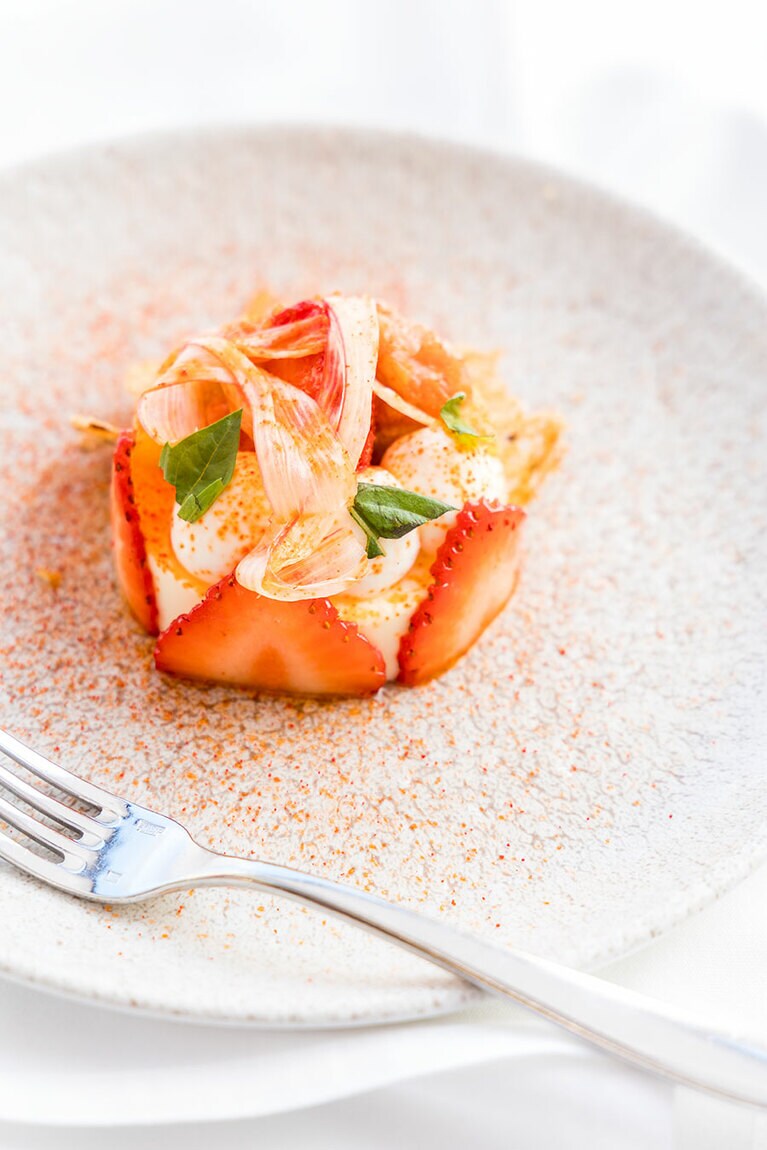 デザート“シトラスオリーブケーキ”。