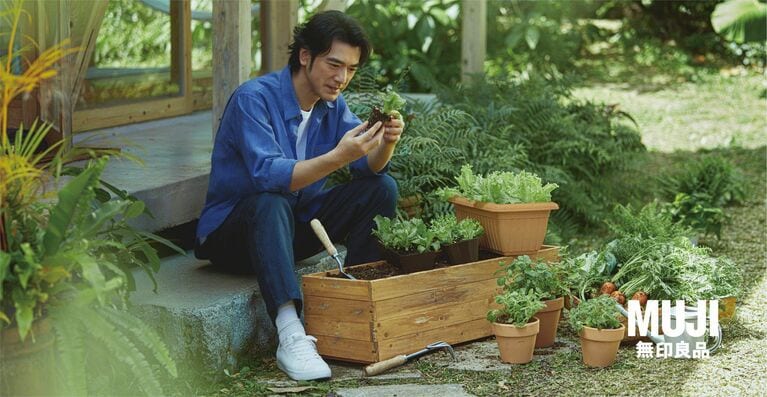 2025年には中国の「無印良品」の広告に登場。2021年に韓国のオンラインゲームのCM出演以来、4年ぶりのメディア露出が話題となった