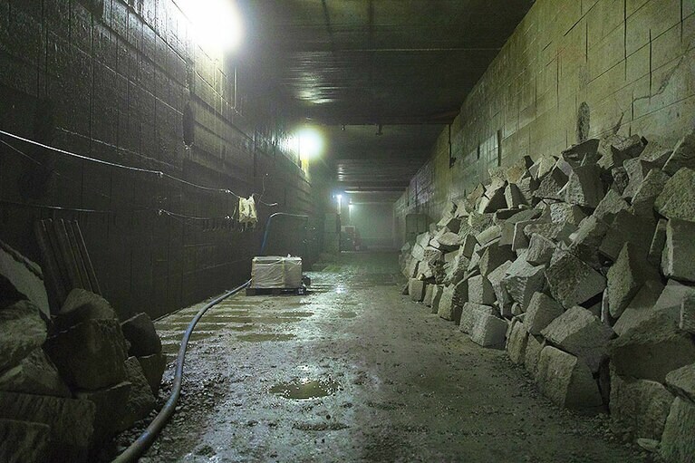 ［日本遺産・滝ヶ原地区］滝ヶ原で唯一、現在も稼働している採石場。ひんやりとして、これまで体験したことのない空気感に満たされています。