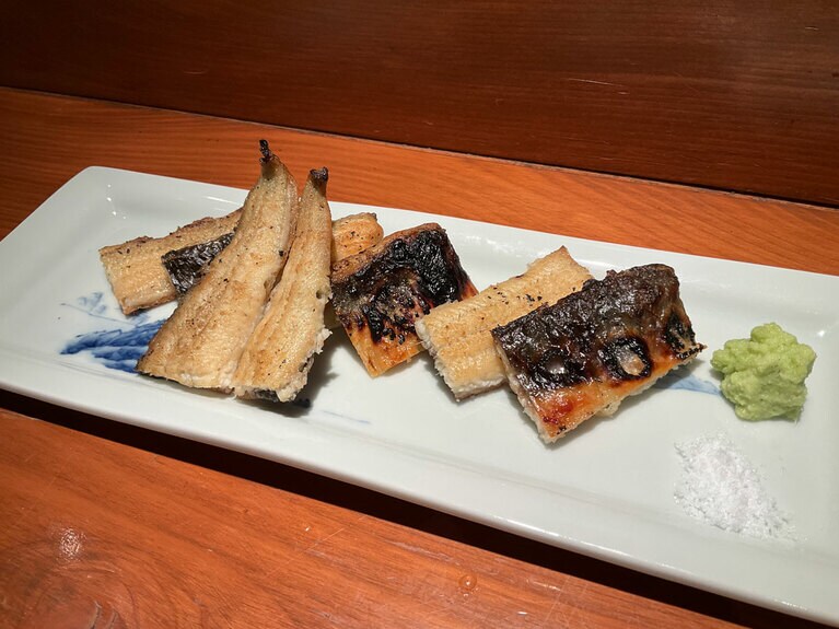 「白焼 上（半匹）」2,000円。