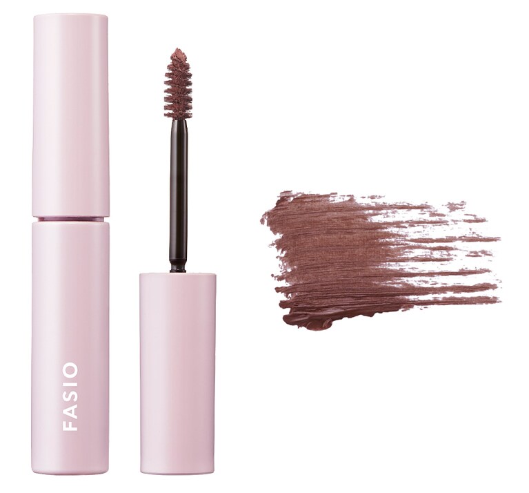 ブラウン多めのピンクは、甘さがありつつ洗練された雰囲気に。04 ピンクブラウン。