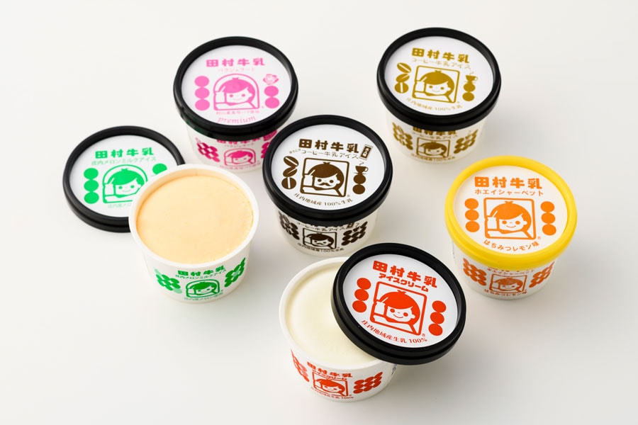 田村牛乳「アイスクリーム、シャーベット」各380円（100ml）。左から時計回りに：メロンミルクアイス、バラジェラート、ほろにがコーヒー牛乳アイス、コーヒー牛乳アイス、ホエイシャーベット、アイスクリーム／山形県