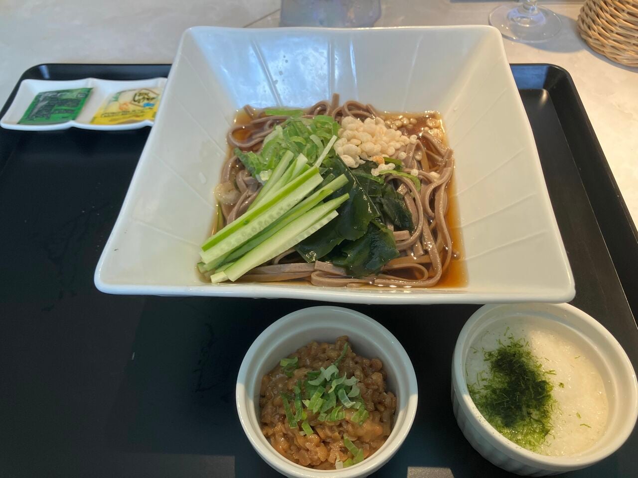 「ぶっかけ蕎麦」に「とろろ」と「ひきわり納豆」