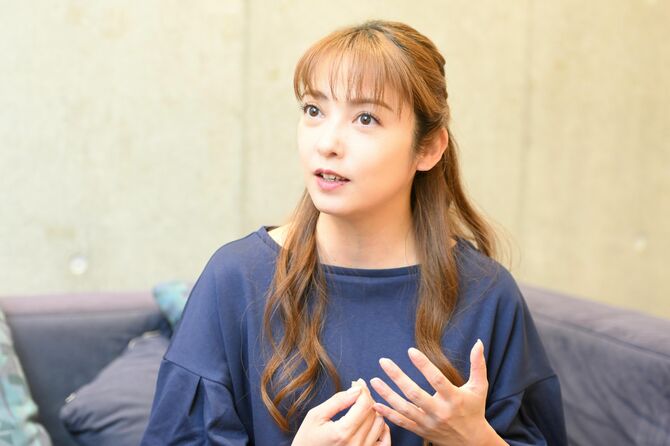 37歳で高齢出産「イメージと違う！」 中山エミリ（44）が明かす “大変すぎたお産体験”