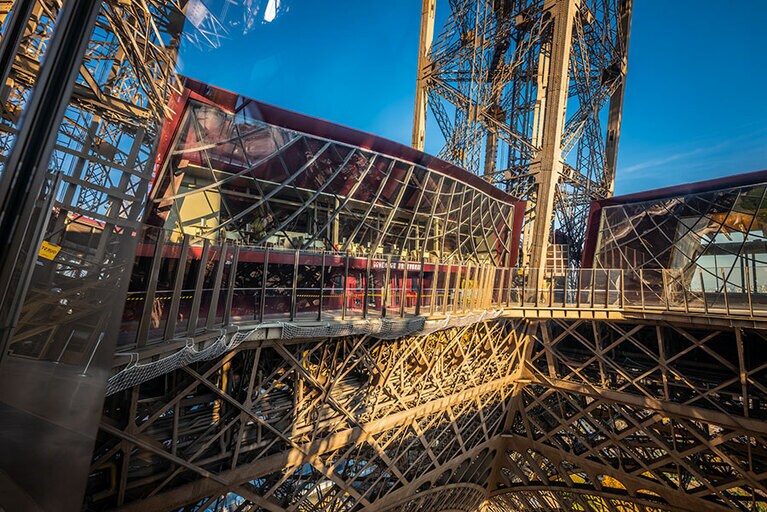 軽量かつ環境に配慮した建築自体に一見の価値あり。コース 60.4ユーロ。