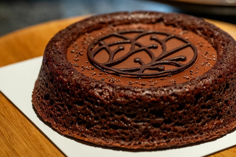 ホールのガトーショコラ。