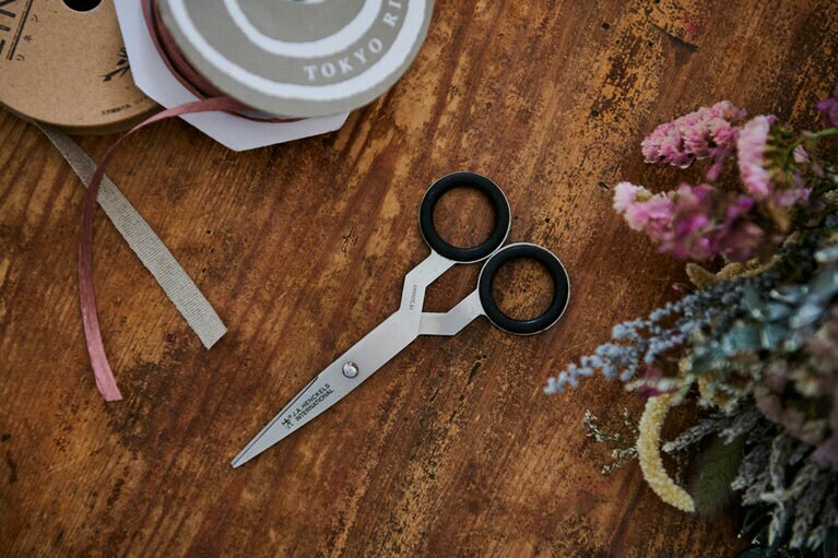 ヘンケルスハサミ(HIシリーズ) 140mm 880円／J.A. HENCKELS INTERNATIONAL